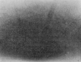 Pierwszy obraz linii dyfrakcyjnych uzyskany przez Kikuchiego w 1928 roku z kryształu kalcytu CaCO 3 Shoji