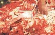 Psucie się mięsa Podczas przechowywania mięsa i jego przetworów, w wyniku rozwoju niepożądanej mikroflory następują
