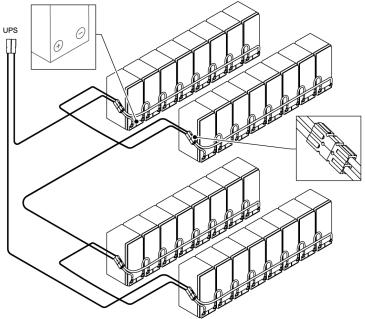9. Podłączyć baterie wewnętrzne. 5.2 Montaż systemu baterii NIEBEZPIECZEŃSTWO Ten system UPS może być wyposażony w wewnętrzne baterie.