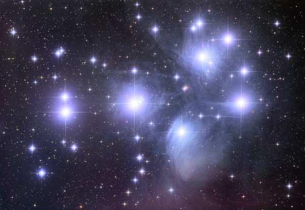 Plejady - młoda gromada otwarta Gromady otwarte to skupiska gwiazd powstałych z tego samego obłoku