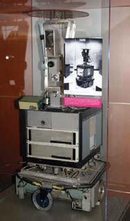 SHAKEY 1968-1972 - Stanford Research Institute - Kamera, skaner laserowy, czujniki zderzakowe - Łączność bezprzewodowa -
