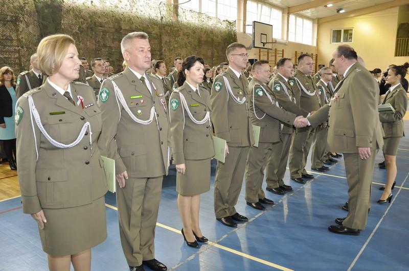 funkcjonariuszy otrzymało awanse na wyższe stopnie w korpusie oficerskim, w tym: Pani płk SG Iwona Łatunowicz zastępca Komendanta Warmińsko-Mazurskiego