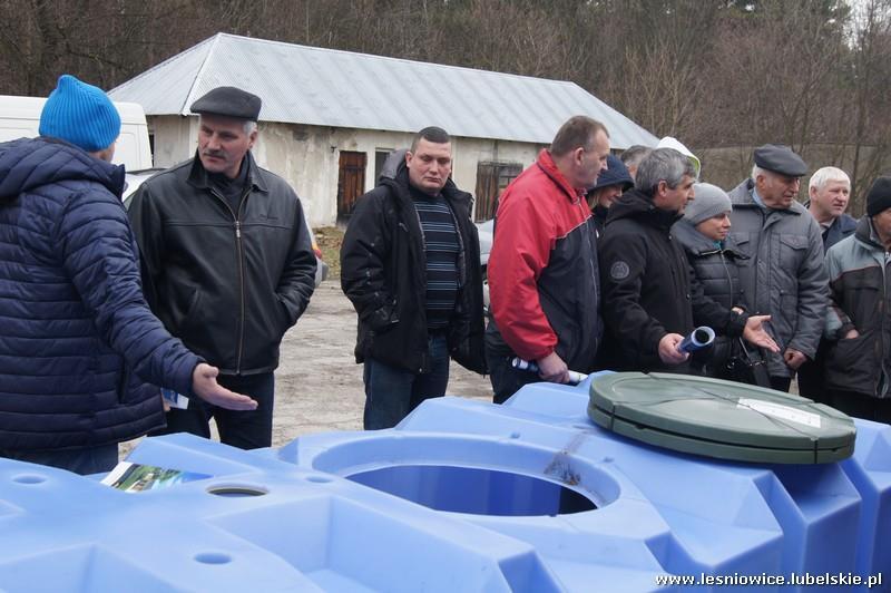 rozkładania zanieczyszczeń. Podczas spotkania omówiono ogólne zasady i możliwości budowy przydomowych oczyszczalni ścieków w ramach dofinansowania z PROW 2014-2010.