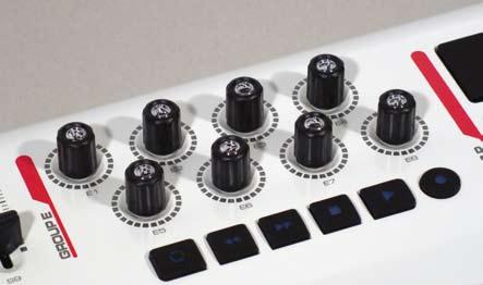 t test M-Audio Axiom Pro 49 możemy wybrać fizyczne wyjście MIDI (a tym samym podłączony do niego instrument) jako źródło dźwięku dla wszystkich lub wybranych ścieżek.