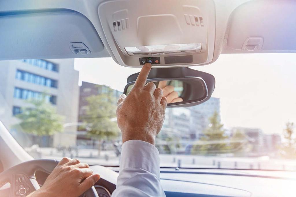 Jak wyposażyć auto w OnStar? OnStar jest dostępny opcjonalnie dla Opla KARLa Enjoy, a wersja Cosmo ma go w standardzie. Chcesz wyposażyć swojego KARLa w OnStar? 1. Zamów OnStar wraz z KARLem. 2.