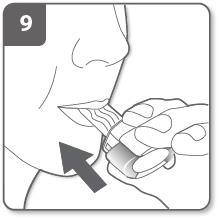 Wykonać wydech: Przed włożeniem ustnika do ust, należy wykonać pełny wydech. Nie należy dmuchać do ustnika.