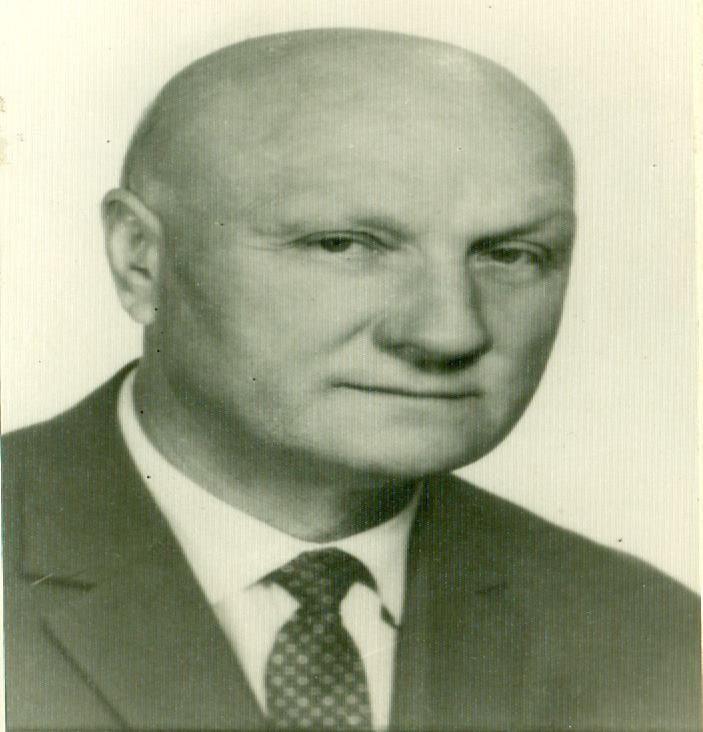 JULIAN MYTNIK (1911-1976) Wspaniały człowiek, znakomity krakowski ligowy i międzynarodowy sędzia piłkarski, który w ciągu 13 sezonów (1952 1964) prowadził 65 meczów polskiej ekstraklasy. Od 1936 r.