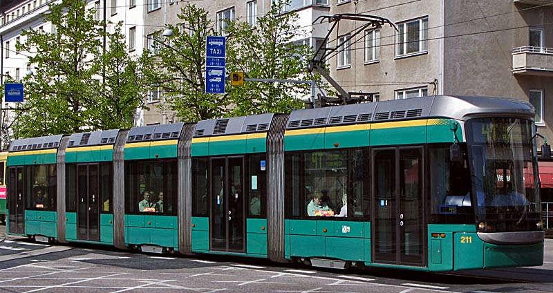 Tramwaje niskopodłogowe całkowicie lub prawie całkowicie: Variotram (z Helsinek) Tramwaj całkowicie niskopodłogowy, Helsinki posiadają 40 szt. takich tramwajów.