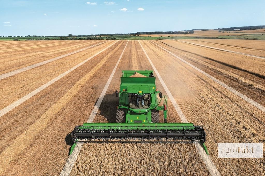 Często czynnikiem wpływającym na spalanie w maszynach rolniczych są również obroty silnika niedostosowane do wykonywanych prac. (fot. John Deere) 2.