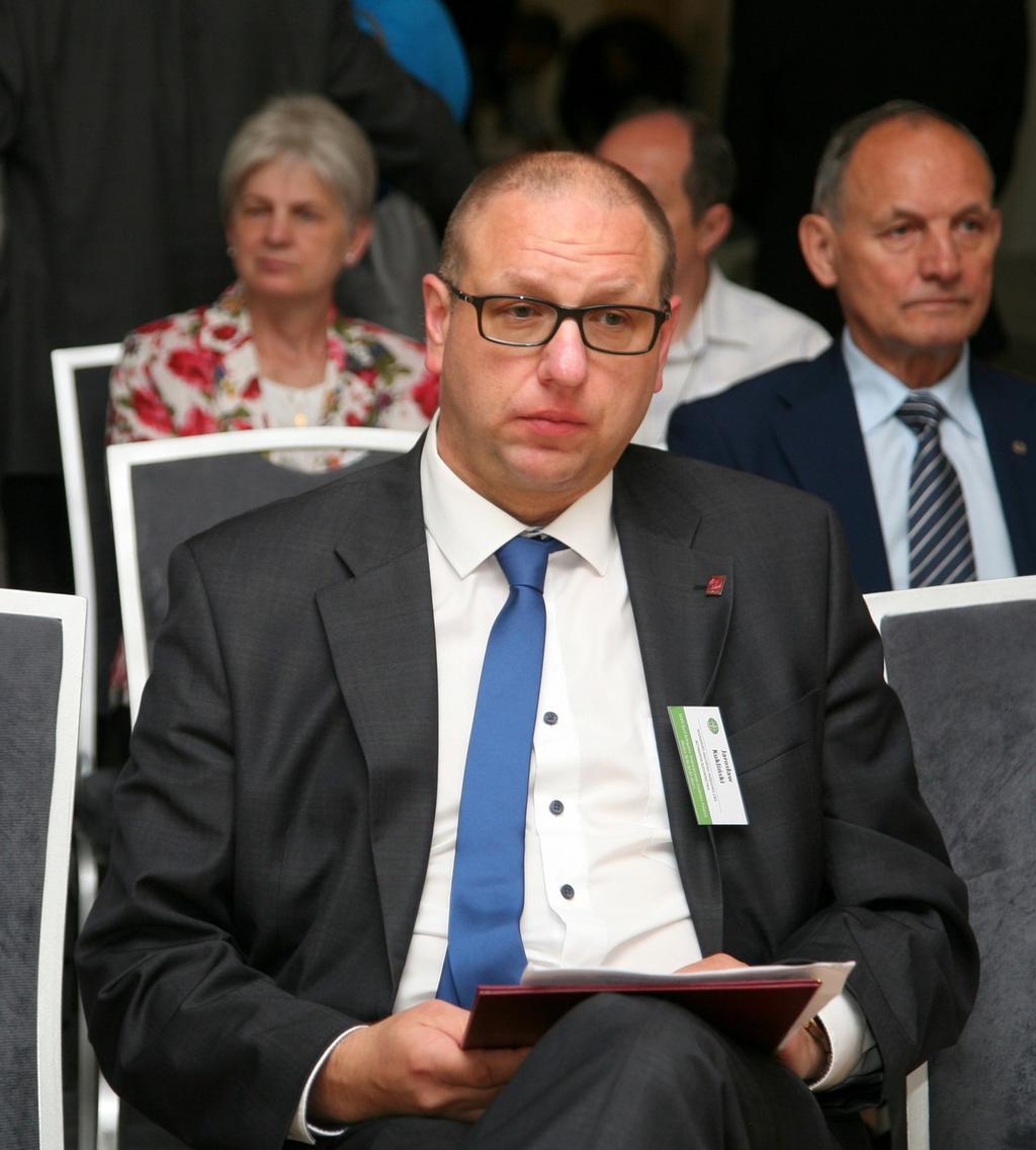 uznanie. Gratuluję osiągnięć wszystkim, którzy na rzecz swojego środowiska zawodowego pracowali.
