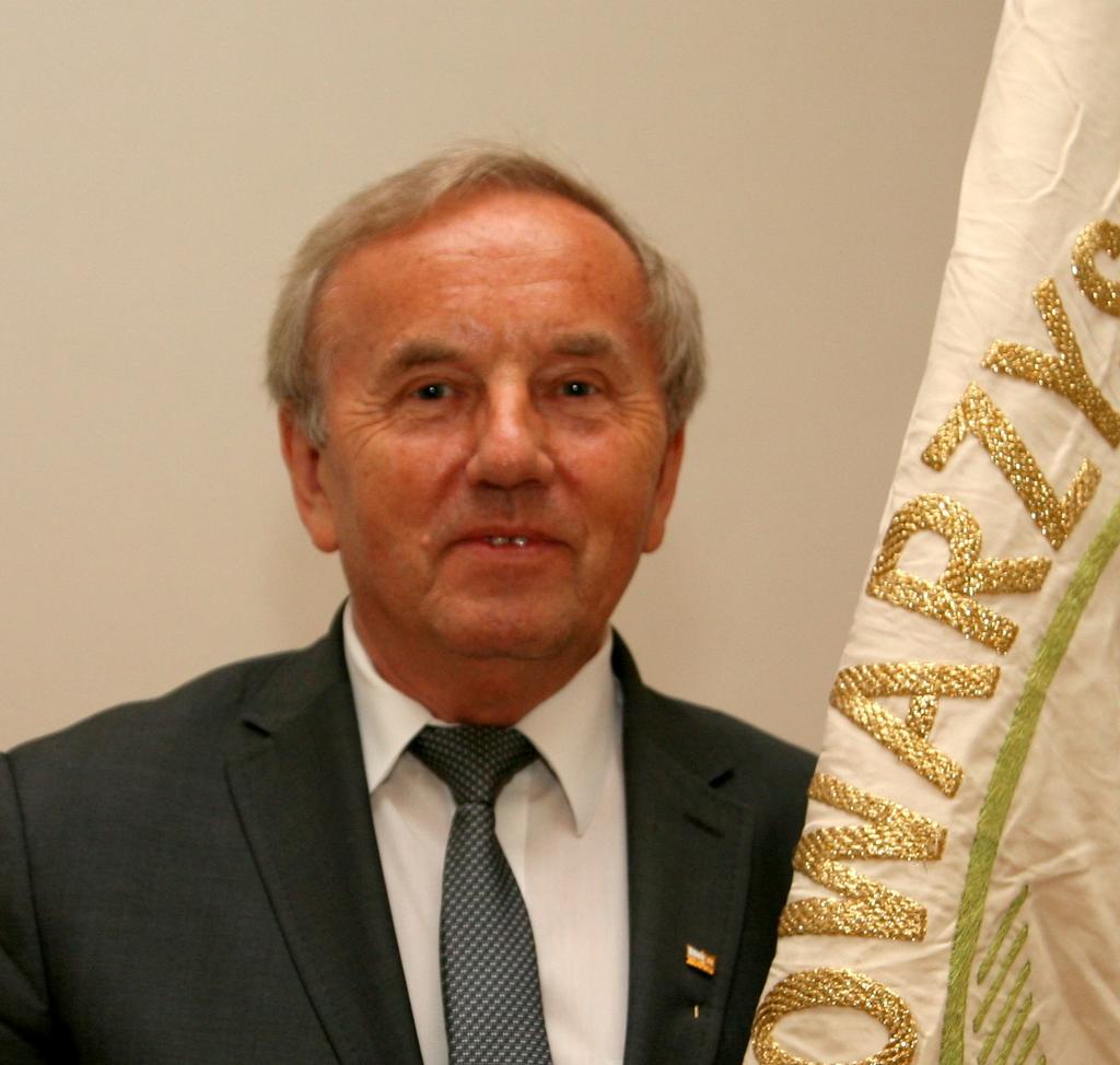 Podziękowania kieruję do Marioli Gilskiej, Stanisława Cegielskiego, Janusza Walo, Mariana Brożyny za wielkie wsparcie jakiego od nich doznałem, bez tego wsparcia