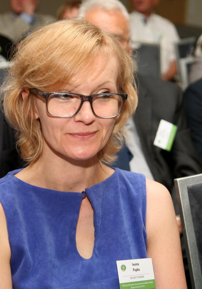 Iwona Popko; Tomasz Jewsienia, Ryszard Rus, Ryszard Cieślukowski, w drugim rzędzie Bożena Tabisz, Alicja Meusz Tomasz Żuchowski uznał, że ujednolicenie przepisów, które by cechowały się
