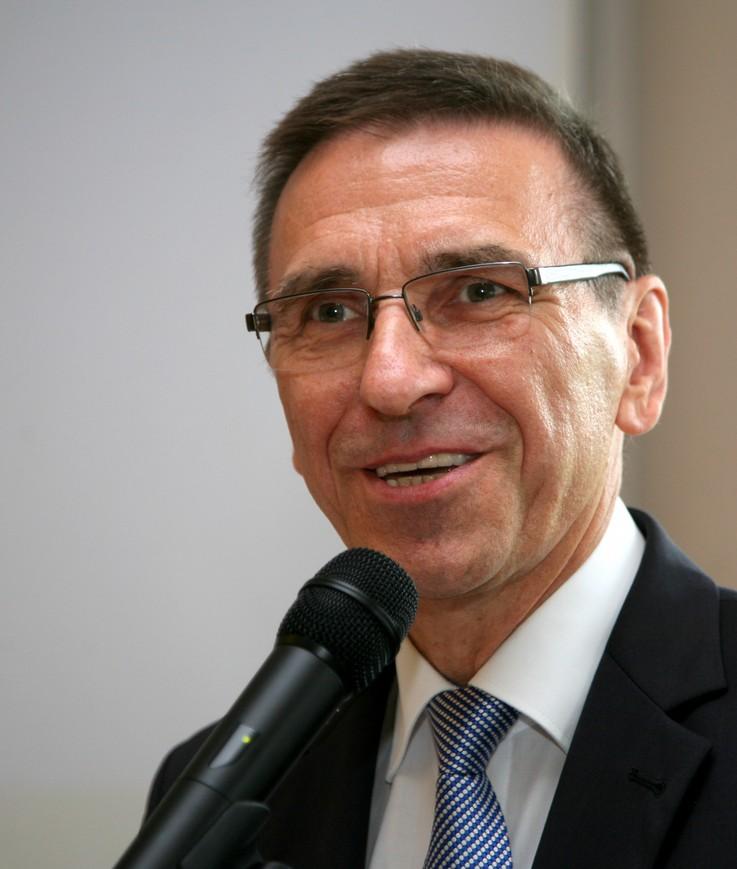Co do treści materiałów zasobu geodezyjnego, to nie mamy pewności, czy wszystko co tam jest zasługuje na wiarygodność, abyśmy mogli zapewnić, że dane przestrzenne w bazach są zgodne ze standardami.