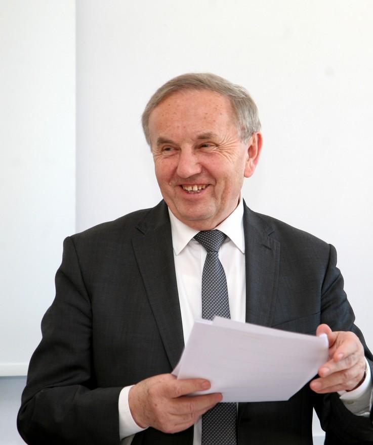 Ze Stanisławem Cegielskim Prezesem Stowarzyszenia Geodetów Polskich rozmawia Stanisław Marcin Wiliński redaktor Przeglądu Geodezyjnego 1.