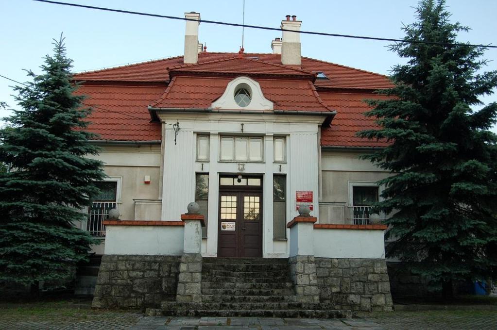 LABORATORIUM FOTOWOLTAICZNE W KOZACH Laboratorium Fotowoltaiczne ul. Krakowska 22, 43-340 Kozy Pracownicy: Dr hab. Marek Lipiński, Prof.