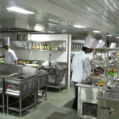 Technik żywienia i usług gastronomicznych Kształcenie w zawodzie technik żywienia i usług gastronomicznych trwa cztery lata.