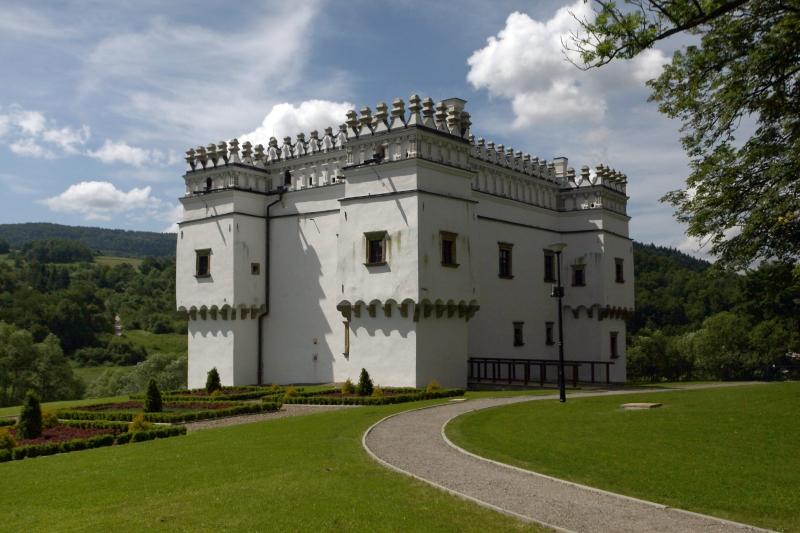 Renesansowy kasztel w Szymbarku dawna siedziba rodu Gładyszów to perła polskiej architektury epoki Odrodzenia.