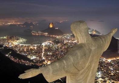 3 dzień Półdniowe zwiedzanie Rio de Janeiro w programie panoramiczne zwiedzanie miasta przejazd wzdłuż malowniczych zatok, wjazd kolejką na Corcovado ze słynnym posągiem Chrystusa ze szczytu wzgórza