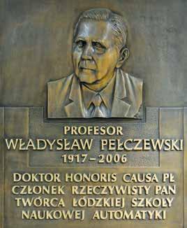 holu głównego budynku Wydziału, zamieszczamy tablice pamiątkowe: profesora Bronisława Sochora, Władysława Pełczewskiego i Michała Jabłońskiego.