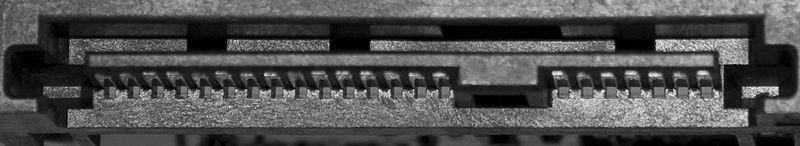 Złącza PCI-e: Serial Attached SCSI (SAS) - interfejs komunikacyjny, będący następcą SCSI, używany do podłączania napędów (głównie dysków twardych). Stosowany przede wszystkim w serwerach.