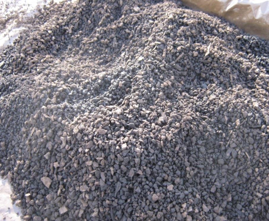Charakterystyka surowców, z których zostały wykonane maty uprawowe Węgiel brunatny - kopalnia Sieniawa Nisko uwęglony (miękki) Bogate źródło substancji humusowych Trwała i jednorodna struktura Wysoce