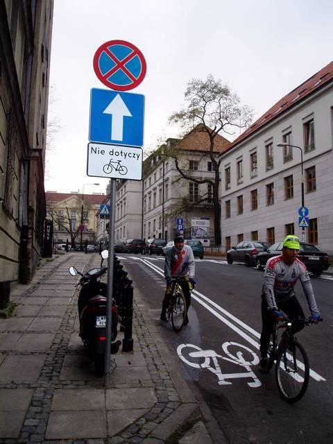 Umożliwia to skrócenie trasy, poprawę dostępności oraz poprawę wygody i bezpieczeństwa ruchu drogowego przez ominięcie niebezpiecznych ulic i