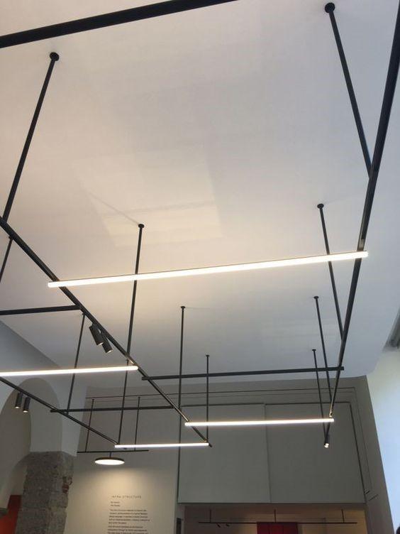 Zdjęcie 24 3) profile LED wpuszczane w sufit, pochwyt i podstopnicę Profil anodowany, z aluminium,
