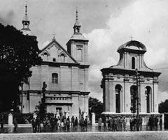 PARAFIE W WŁODZIMIERZU WOŁYŃSKIM Do Włodzimierza Wołyńskiego przybył bp Szelążek 5 lipca 1930 roku, w godzinach popołudniowych, a odjechał do Porycka 7 lipca, także w godzinach popołudniowych.