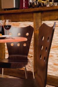 KLIWIA ] Krzesła użyte w aranżacji: KLIWIA chrome, U999 Stół użyty w