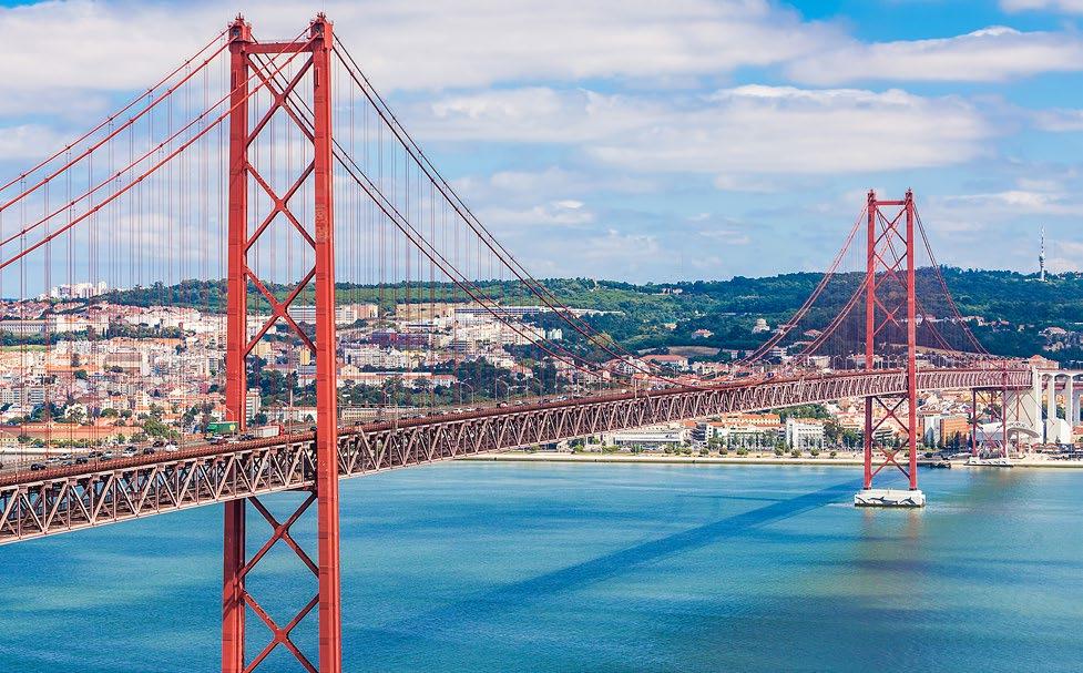 historia p Most 25 Kwietnia łączący Lizbonę z gminą Almada na lewym brzegu Tagu. Jego obecna nazwa upamiętnia rewolucję goździków z 1974 r.