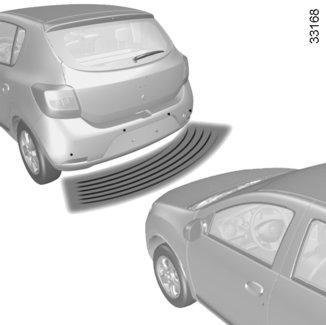 POMOC PRZY PARKOWANIU (1/2) Zasada działania Czujniki ultradźwiękowe, umieszczone w tylnym zderzaku samochodu, mierzą odległość między pojazdem a przeszkodą w czasie jazdy do tyłu.