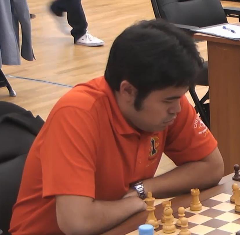 Giri (białe) ma wygraną pozycję; godz. 17,44 Hikaru Nakamura Godz. 17,52. Nastąpiła szybka wymiana ciosów i Giri również błyskawicznie zagrał wieżą na d5.