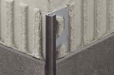 NAROŻNIKI ŚCIENNE I WYKOŃCZENIA Schlüter -QUADEC-TS Schlüter -QUADEC-TS jest wysokiej jakości profi lem zakończeniowym z aluminium ze specjalną stukturą i teksturą do zewnętrznych narożników ścian i