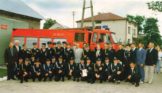 Oprócz prac budowlanych przy strażnicy brali udział w budowie szkoły (1985 r.