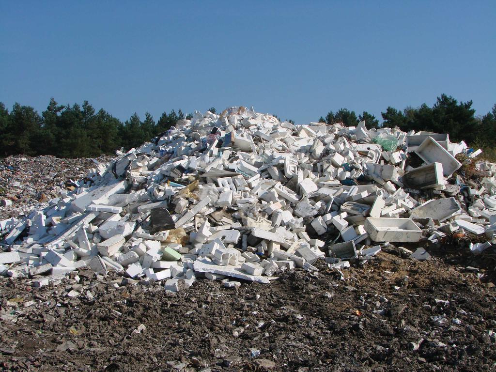 Władze gminy mają rzeczowy i realny program gwarantujący nie tylko dalszą eksploatację składowiska ale i zapewnienie racjonalnego pozyskiwania odpadów w oparciu o obowiązujące normy prawne.