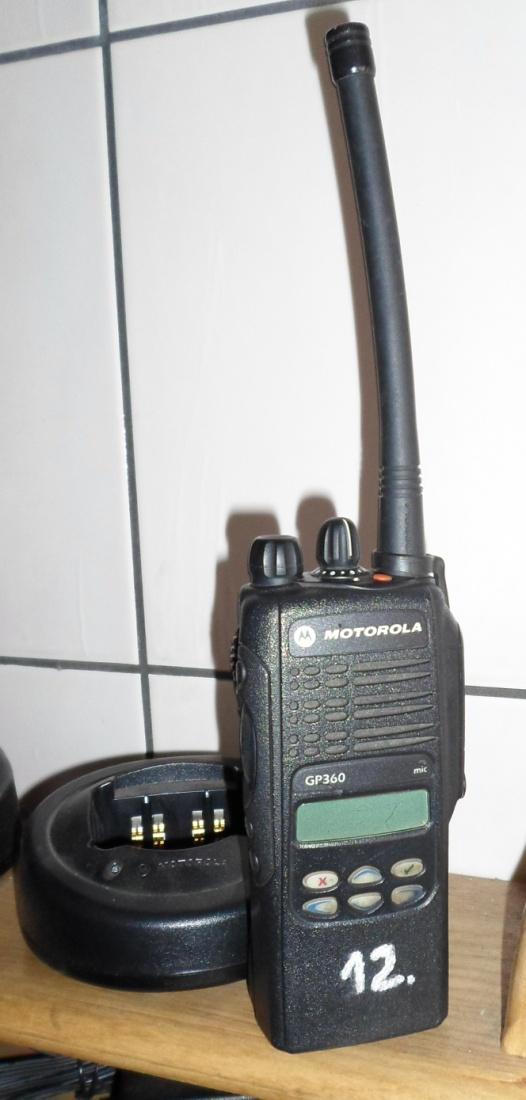 Obsługa radiotelefonu Włączanie/wyłączanie Regulacja głośności Dioda