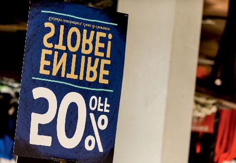 RYNEK MARKET sce. To g³ównie tu dzia³aj¹ centra wyprzeda owe oraz najwiêksze parki handlowe w kraju.