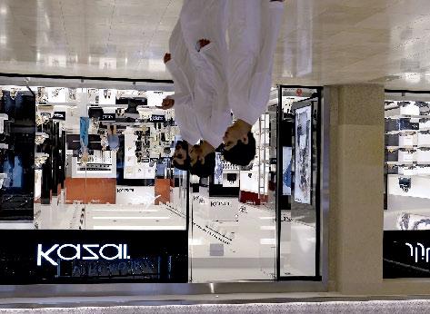 NAJEMCA TENANT przeszed³ Avon, który po wielu latach sprzeda y bezpoœredniej otworzy³ swój sklep w Z³otych Tarasach, a teraz poszukuje równie lokali na ulicach handlowych wyjaœnia Melibruda.