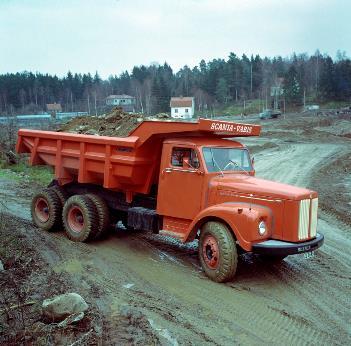 2 (6) Pojazdy budowlane Scania-Vabis takie, jak słynny DLT75 6x4 z 1958 roku brały czynny udział w przekształcaniu Szwecji w nowoczesne państwo w latach 60. Aż do późnych lat 60.