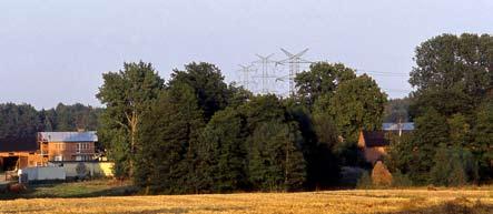 Linie i stacje elektroenergetyczne w srodowisku czlowieka Przebywanie w otoczeniu linii i