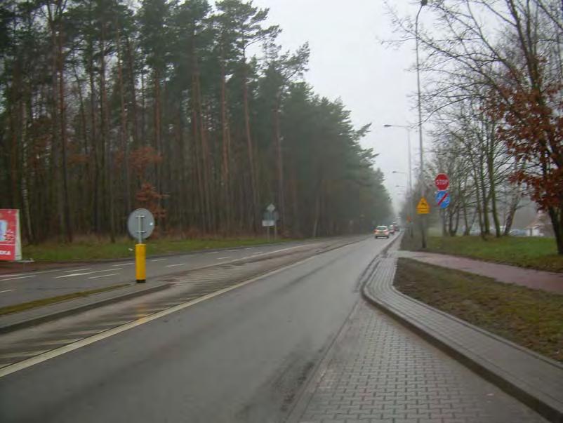 Fot. 110. Stan środowiska w grudniu 2008 r.: km 36+500, zabudowa osiedlowa w Gdańsku-Matarni przy ul.