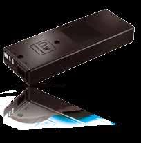 równoległym Uniwersalne zasilanie (300W) Bateria BA001 Alarm dźwiękowy bliskiego rozładowania akumulatora Wskaźnik stanu naładowania akumulatora (listwa z diodami LED) Pojemność: 2,2 Ah/ 53 Wh