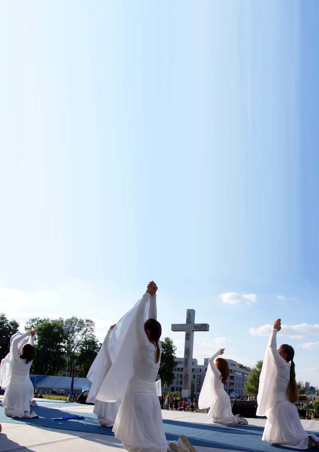 IV ŚWIĘTO DZIĘKCZYNIENIA Nasze ogólnonarodowe dziękuję Tysiące wiernych w Wilanowie dziękowało za beatyfikację Papieża Polaka oraz za Prymasa Wyszyńskiego To wielkie Święto Dziękczynienia rozpoczęło