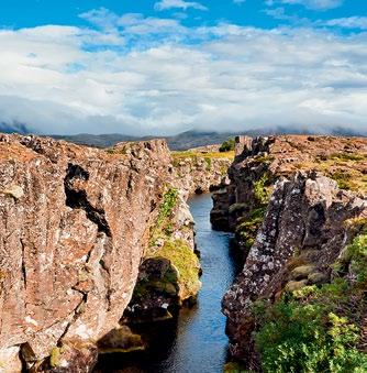 dolina thingvellir islandia Nazywana krainą ognia i lodu Islandia zaliczana jest do wysp Europy. Jednak ze względu na odległość od kontynentu i odmienność środowiska nie jest to jednoznaczne.