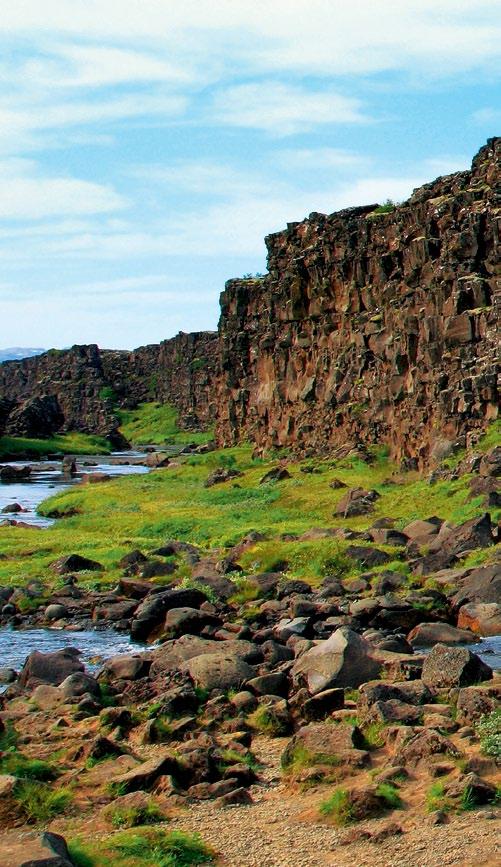 Ich granice szczególnie widoczne są na terenie Thingvellir, gdzie utworzyły dolinę o szerokości około 5 km, pełną zadziwiających kształtów zastygłych w lawie zapadlisk i spękanych skał.