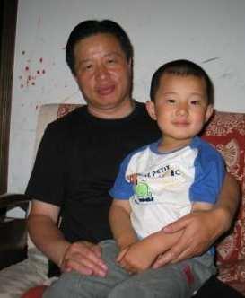 Li jest bliską krewną pastora Gonga Shenglianga, załoŝyciela Kościoła Południowych Chin, jednego z bardziej pręŝnych kościołów domowych. JuŜ wcześniej była wiele razy aresztowana.