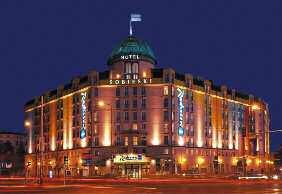 Hotel położony 10 minut piechotą od Starego Rynku oraz Międzynarodowych Targów Poznańskich. Nowoczesna architektura i wyrafinowany wystrój wnętrz.