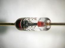 świateł LED (light-emmitting diode) -