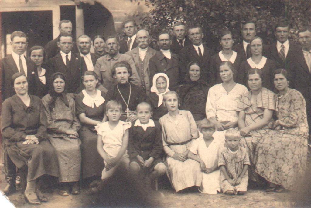 W marcu 1934 Konstanty otrzymuje święcenia diakonatu, następnie