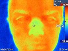 Biometryki znajdują powszechnie zastosowanie w dokumentach tożsamości (od czerwca 2009 roku poza zdjęciem w polskich paszportach umieszczany jest skan odcisku palca, jest to tzw.